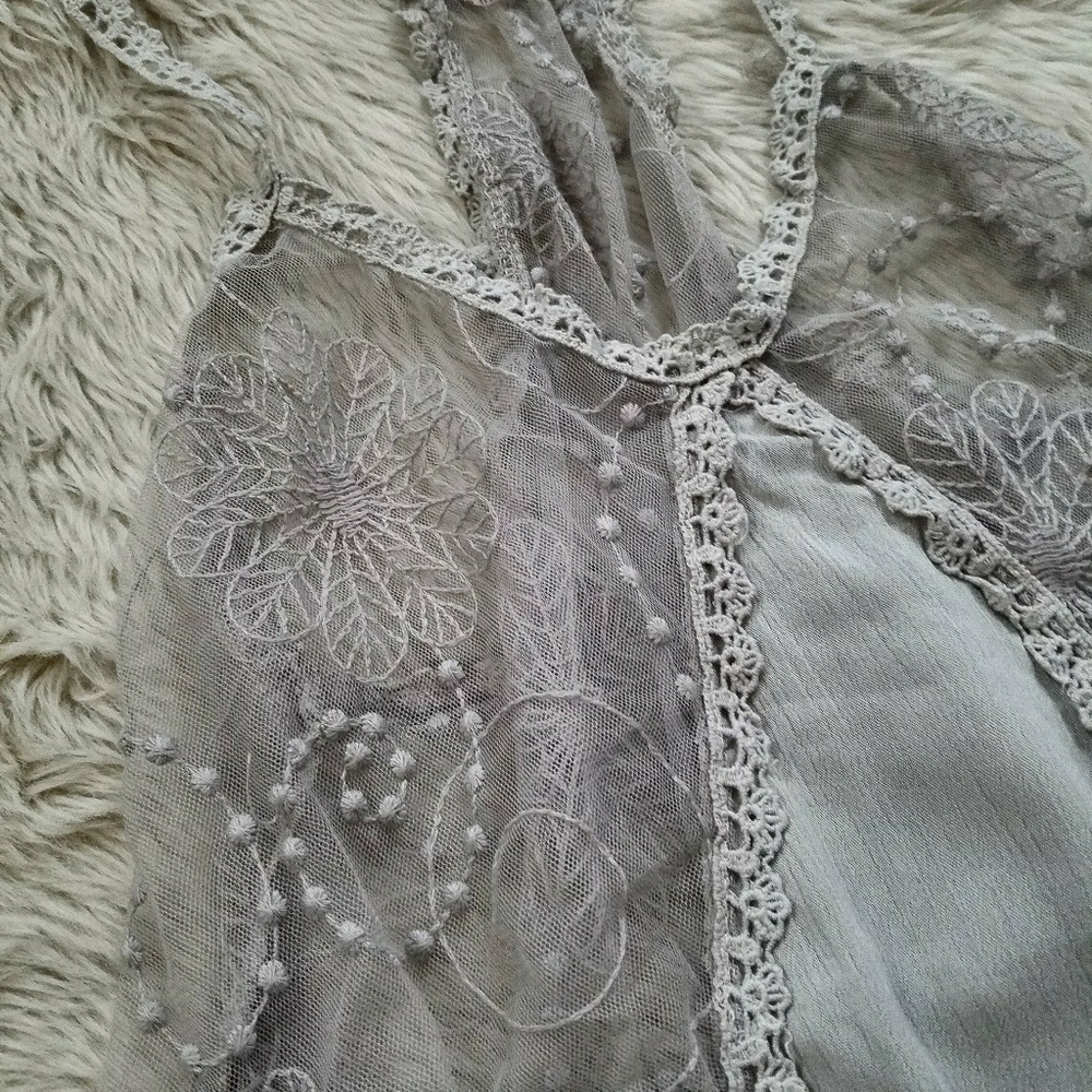 Poof embroidered hi low latte top - Picture 3 of 6